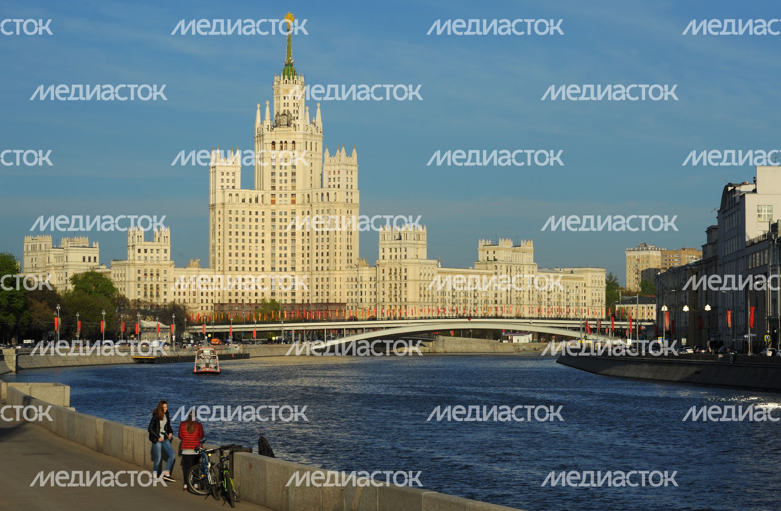 Жилой дом на Котельнической набережной в Москве Жилой дом на Котельнической набережной в Москве