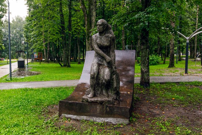Скульптура в городском парке культуры и отдыха Солнечногорска