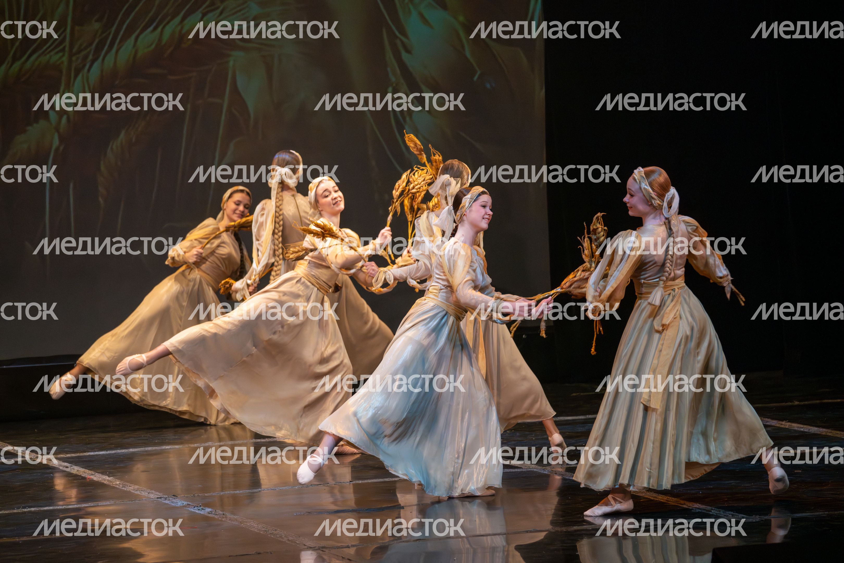 Гала-спектакль «Россия – душа моя» о русской культуре на сцене ДК «Подмосковье» в Красногорске Гала-спектакль «Россия – душа моя» о русской культуре на сцене ДК «Подмосковье» в Красногорске
