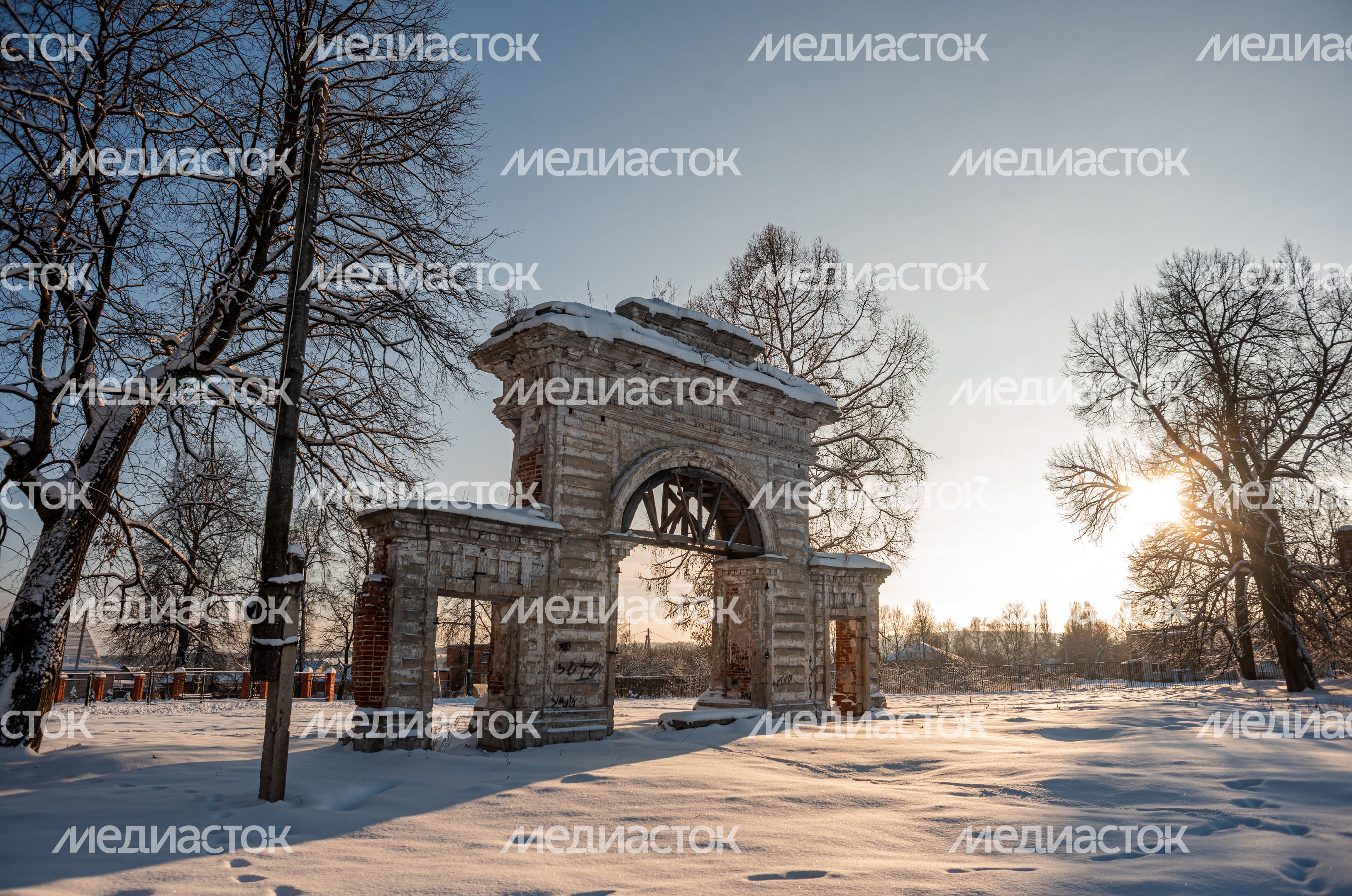 Зимние виды усадьбы Дашковой в селе Троицкое на Протве