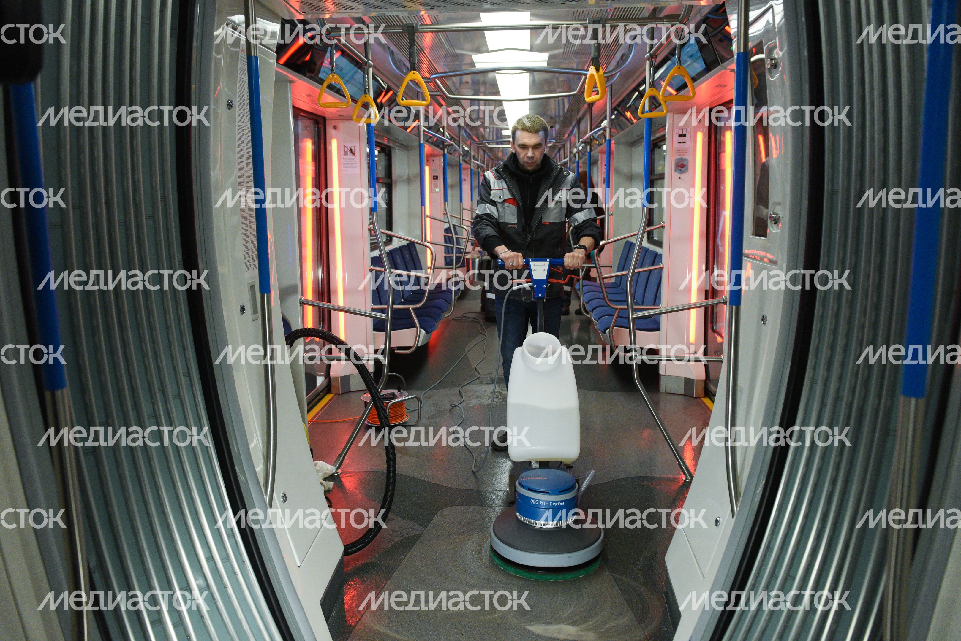 Кварцевание и обеззараживание вагонов метро в Москве