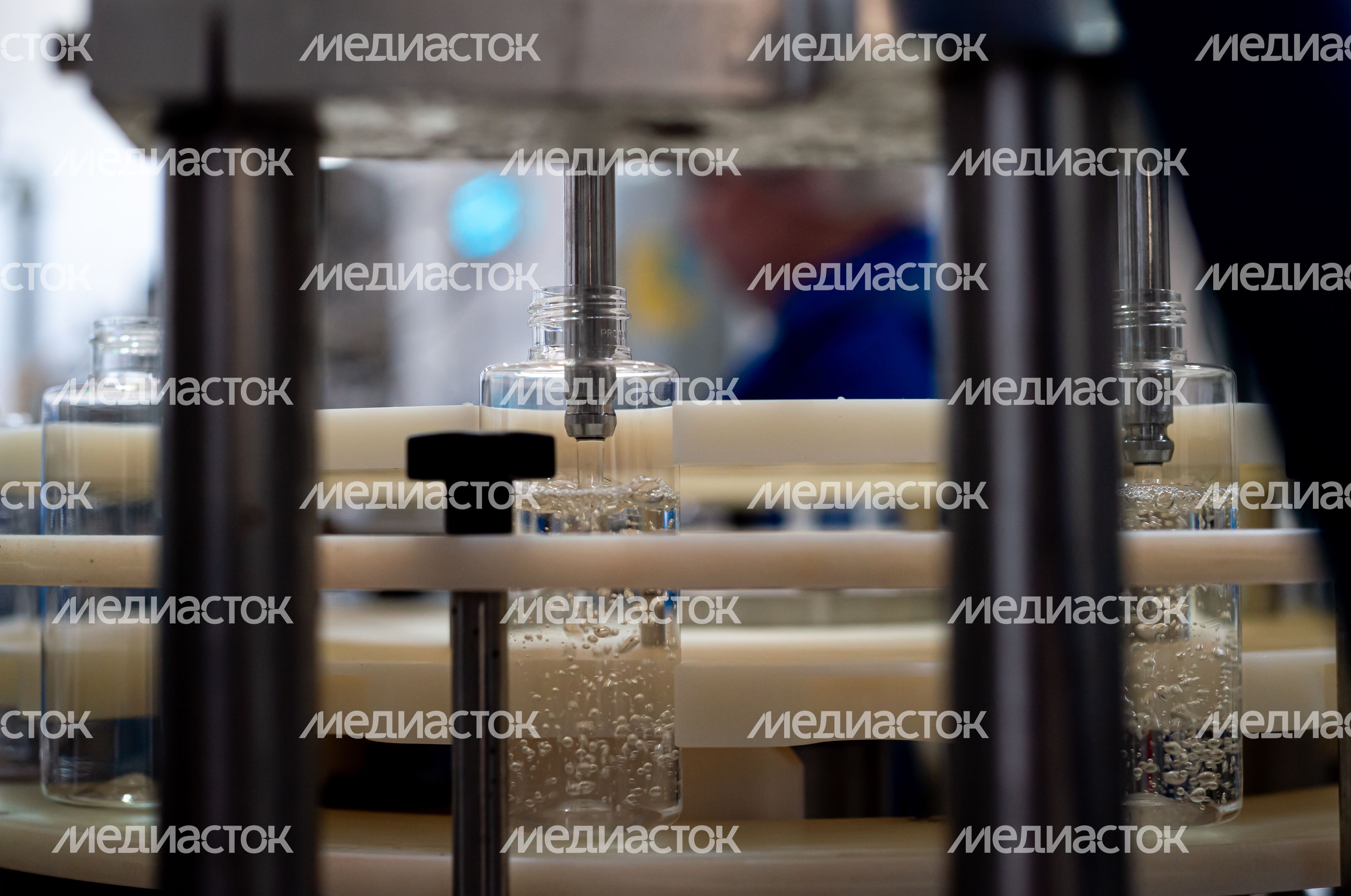 Процесс работы фабрики косметического бренда Mixit
