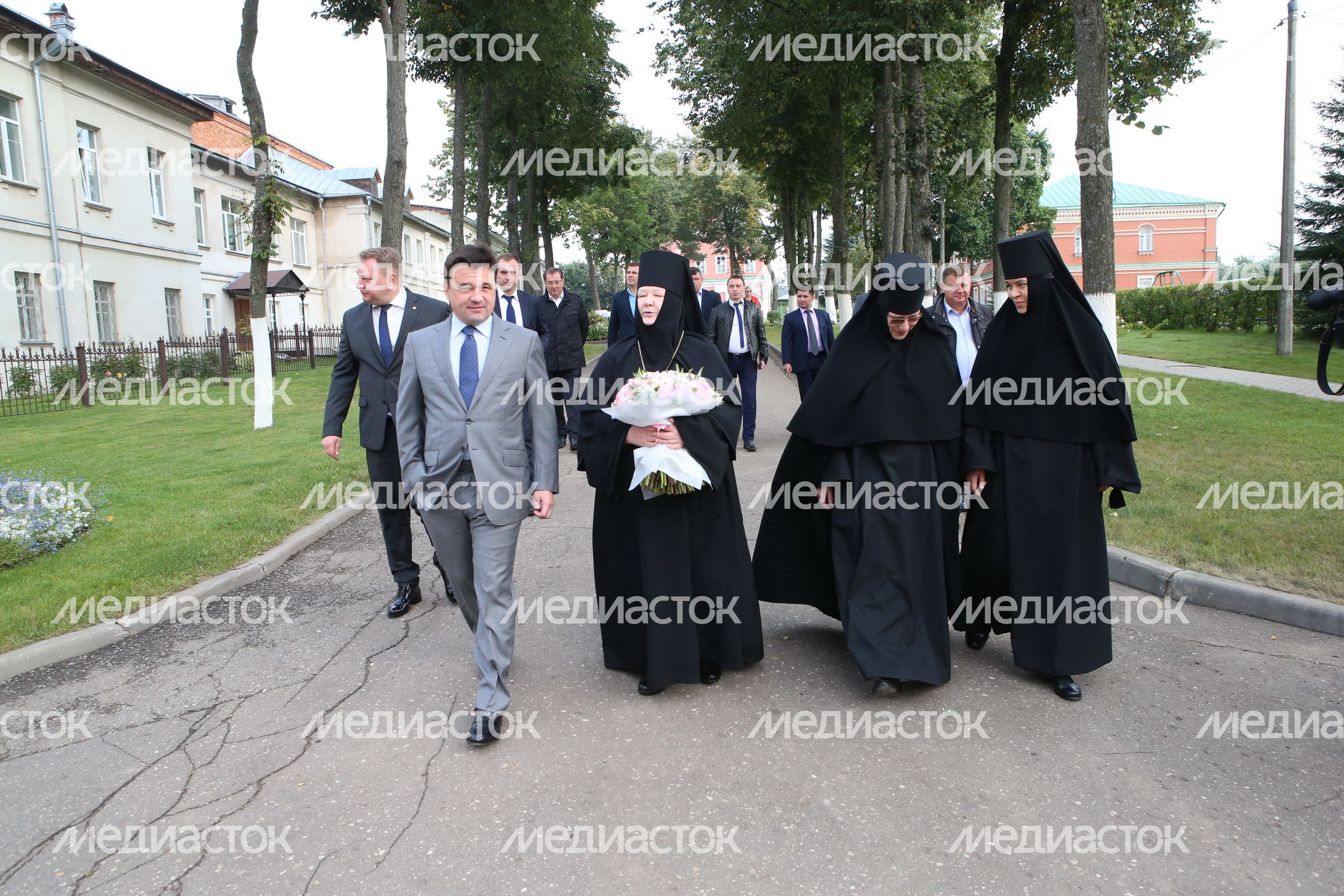 Губернатор посетил Покровский Хотьков ставропигиальный женский монастырь в Сергиево-Посадском районе