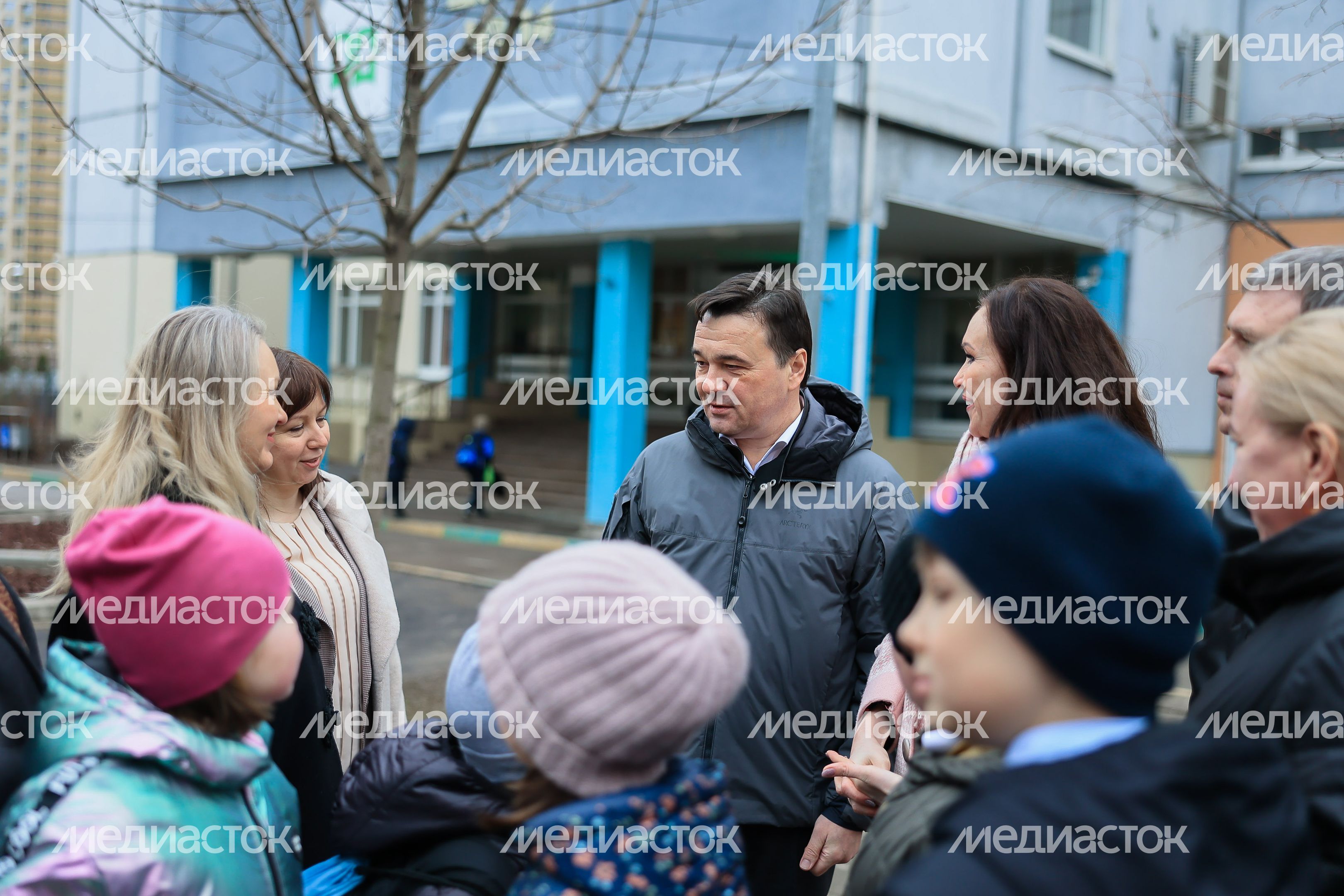Проверка хода строительства пристройки к школе №14 в Долгопрудном Губернатором Подмосковья