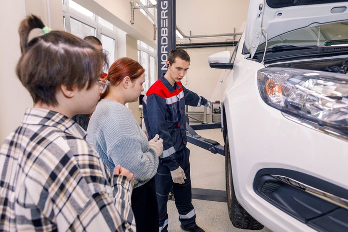 Фестиваль профессий «Путь навыков» в Бронницком автомобильно-дорожном колледже