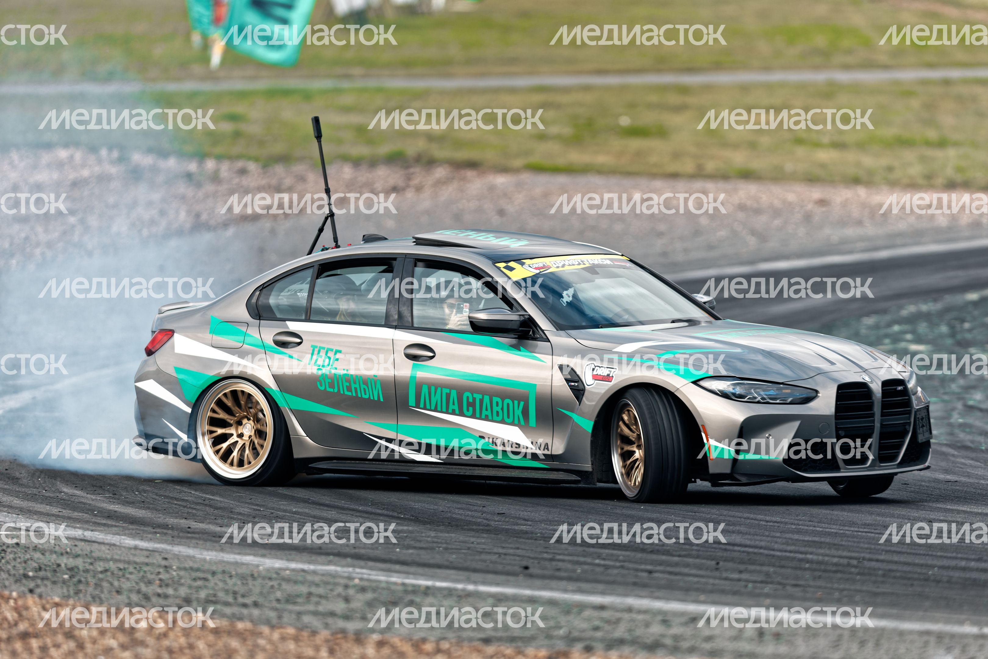 Дрифт-гонка автомобилей по автодрому Moscow Raceway на фестивале «Дрифт Экспо» в Волоколамске Дрифт-гонка автомобилей по автодрому Moscow Raceway на фестивале «Дрифт Экспо» в Волоколамске
