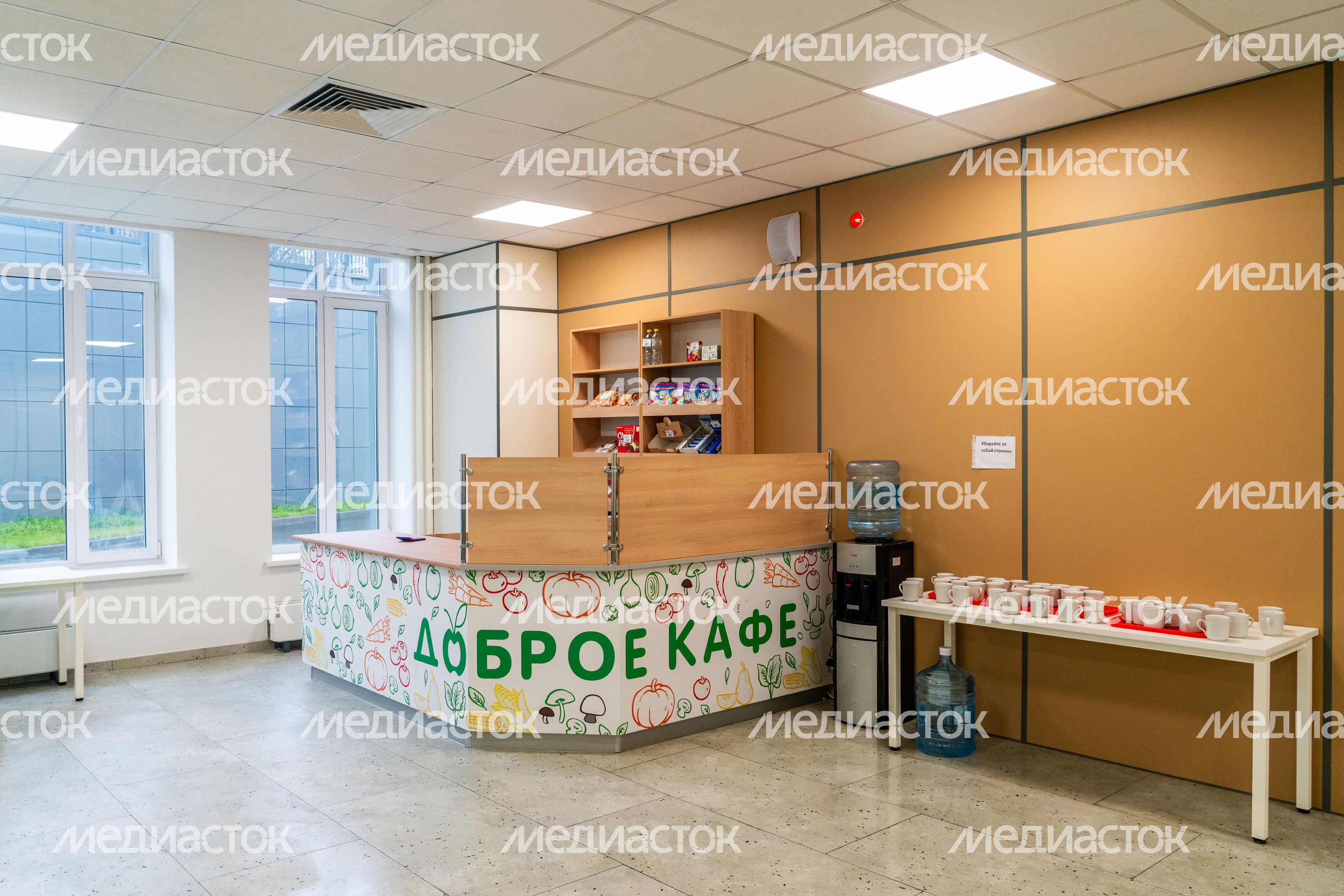 Кафе в столовой в новом корпусе «Интеллектуал» школы «КвантУм» в мкр. Восточный Звенигорода Кафе в столовой в новом корпусе «Интеллектуал» школы «КвантУм» в мкр. Восточный Звенигорода