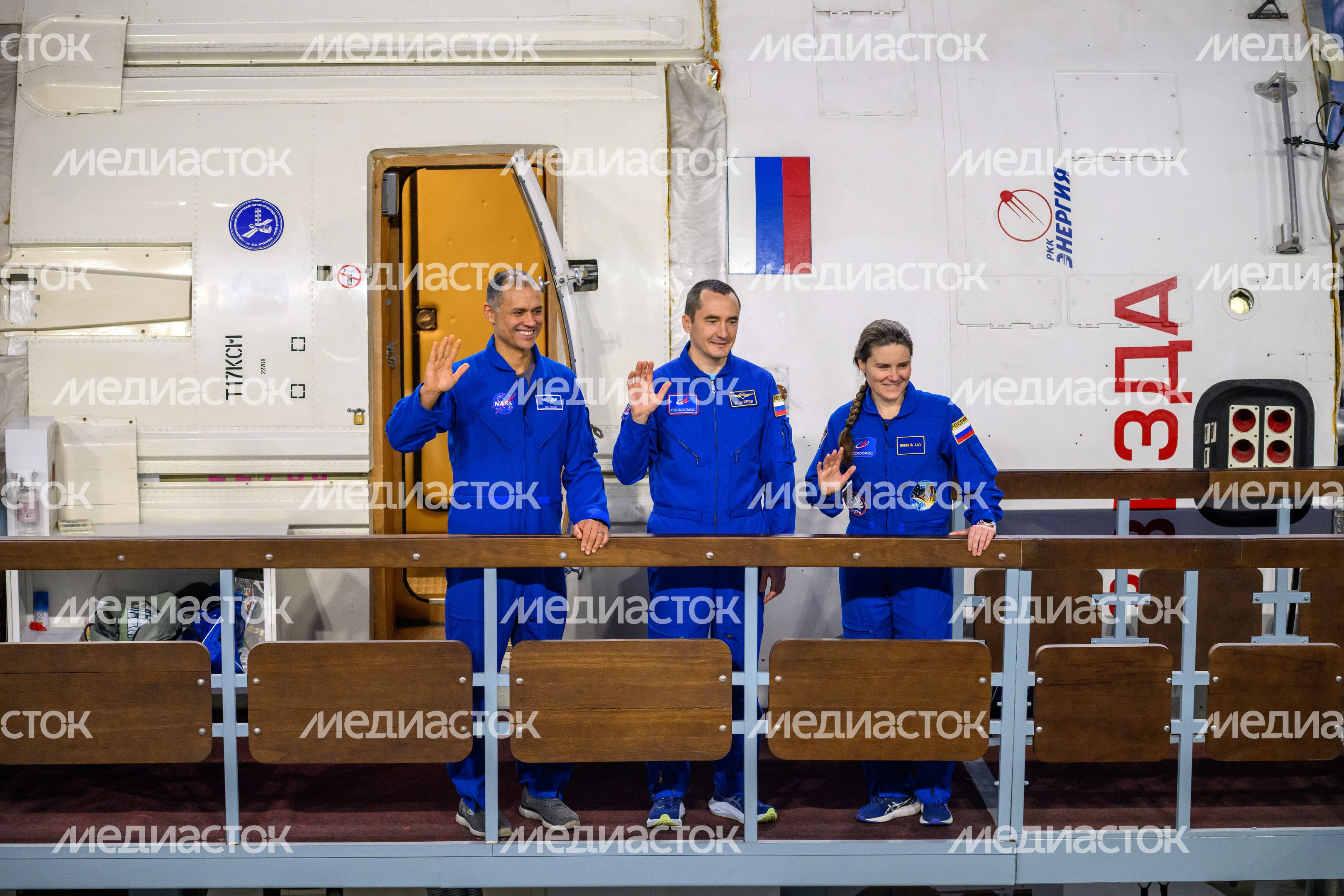 Космонавты дублирующего экипажа МКС-74 Анил Менон, Петр Дубров, Анна Кикина в Звездном городке
