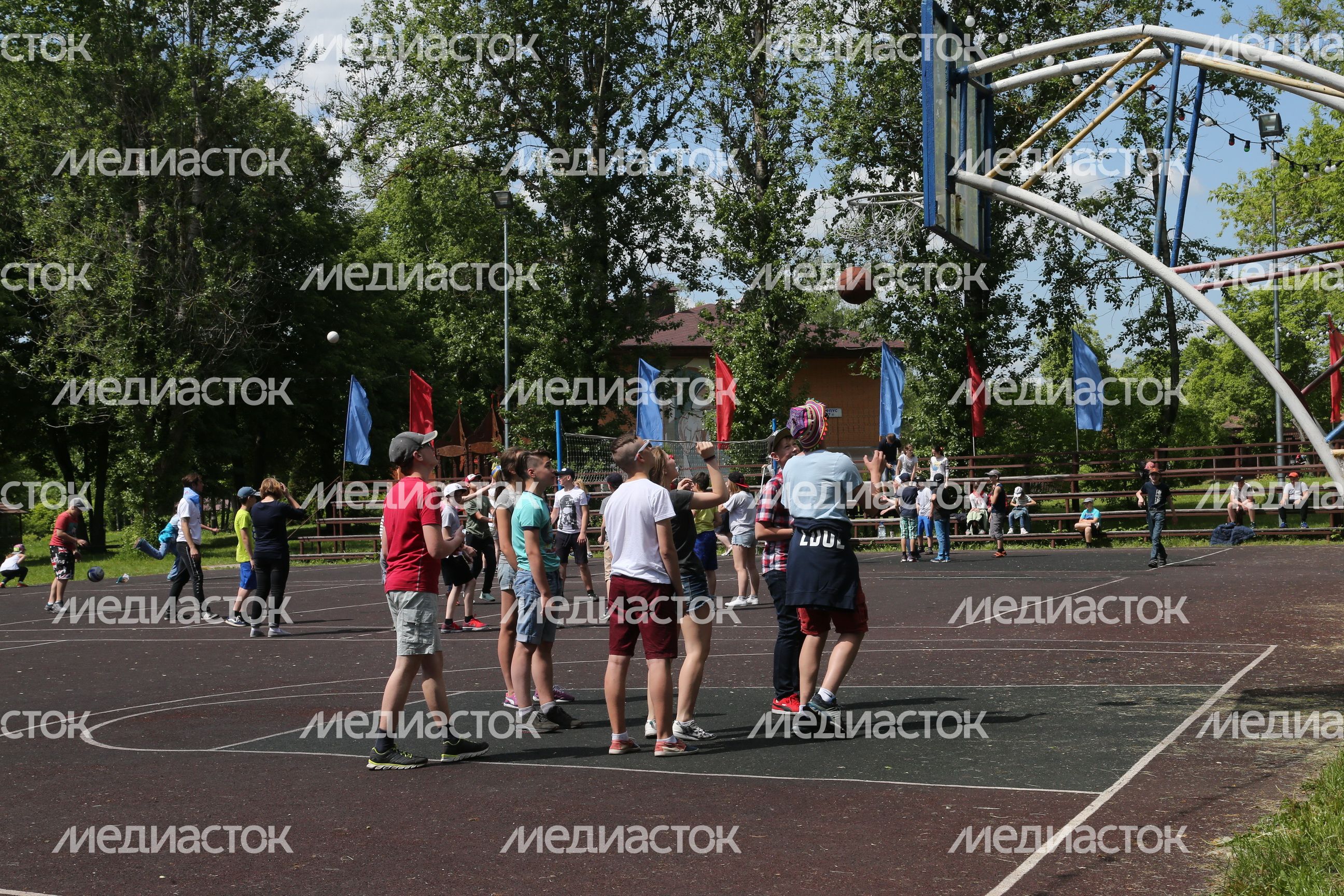 Д. Медведев и А. Воробьев посетили детский лагерь «Искра» Д. Медведев и А. Воробьев посетили детский лагерь «Искра»