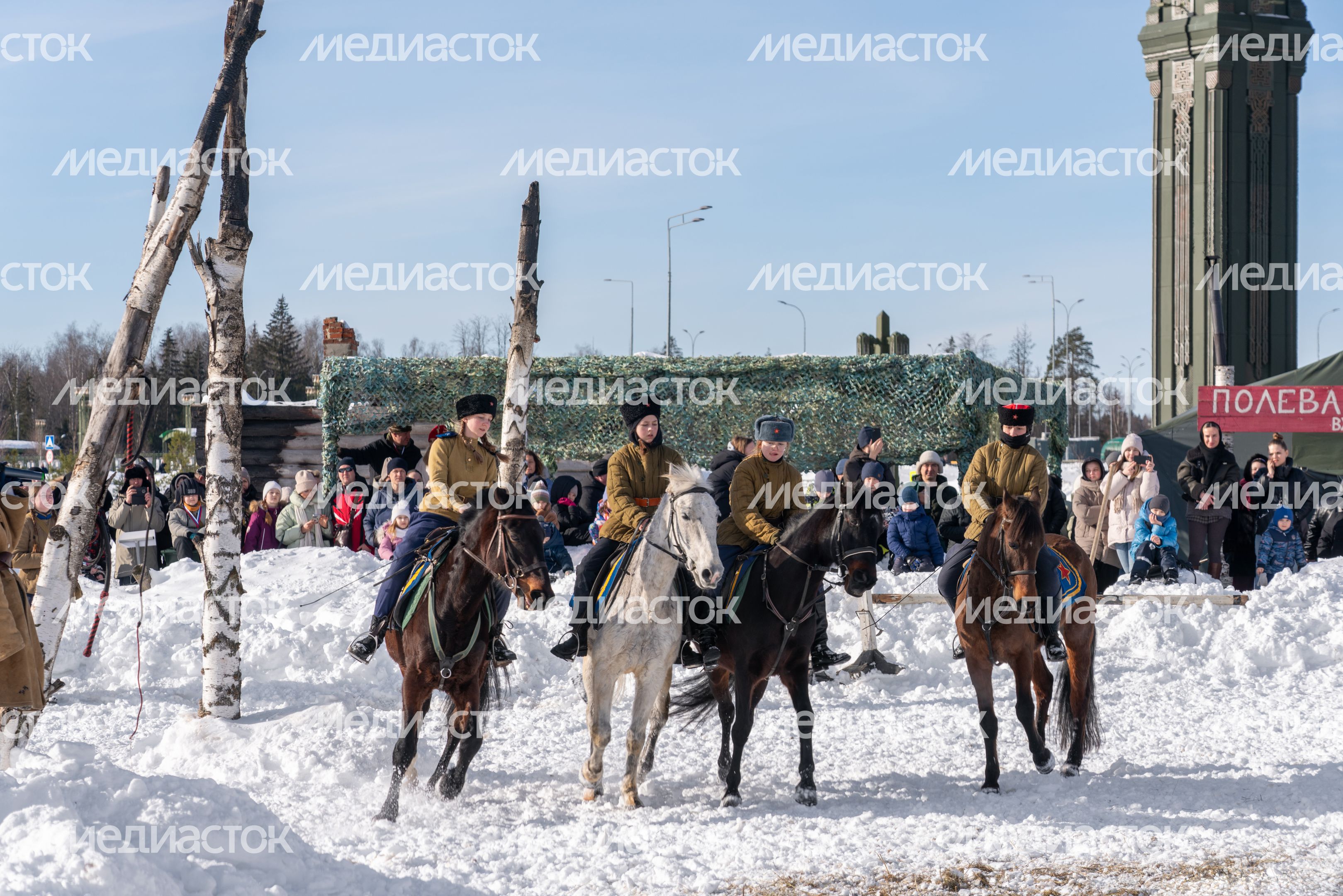 Интерактивная зона «Кавалерийский дворик» на военно-исторической реконструкции в парке «Патриот» Одинцовского округа Интерактивная зона «Кавалерийский дворик» на военно-исторической реконструкции в парке «Патриот» Одинцовского округа