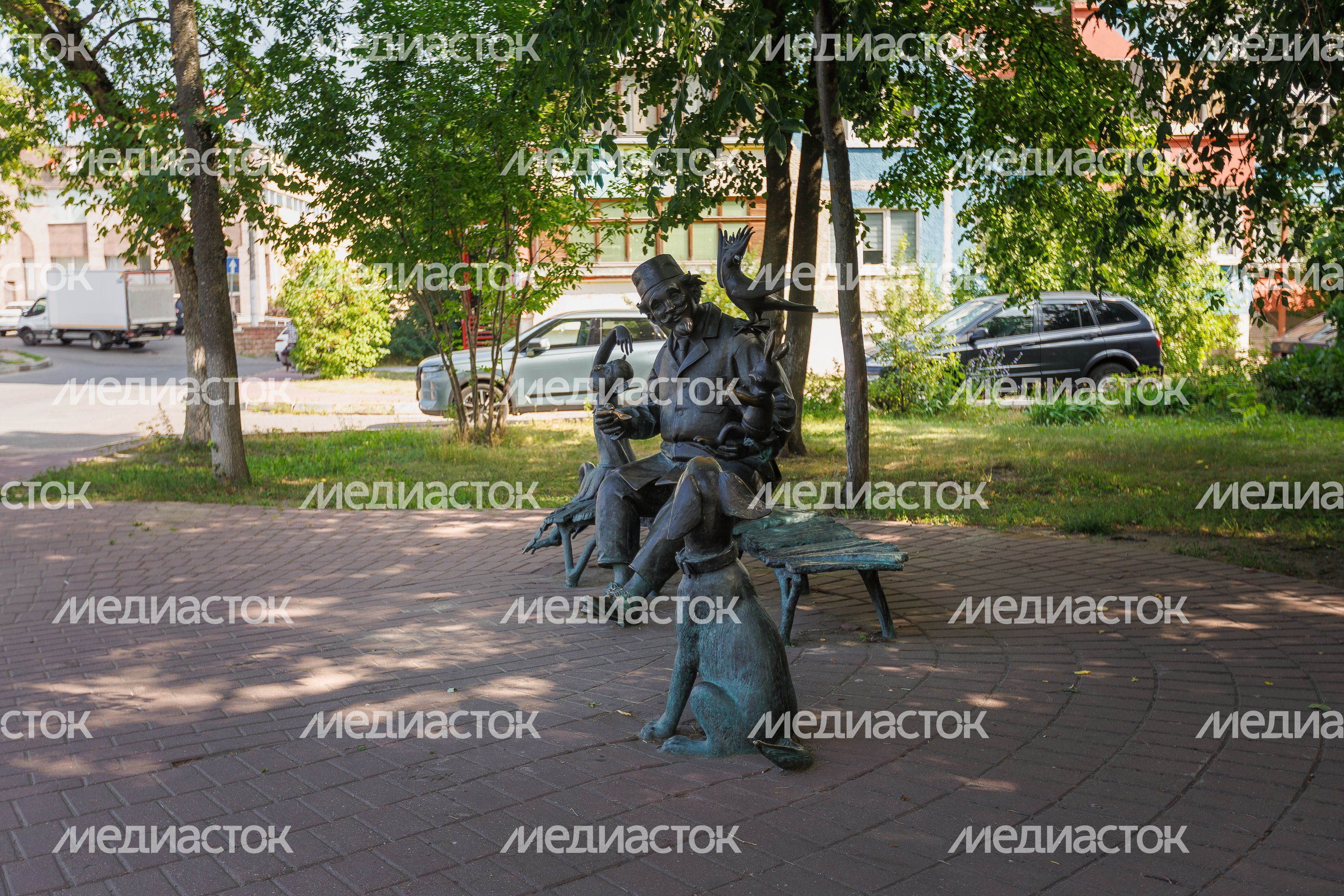 Жанровая скульптура «Доктор Айболит» на улице Михалевича в Раменском Жанровая скульптура «Доктор Айболит» на улице Михалевича в Раменском