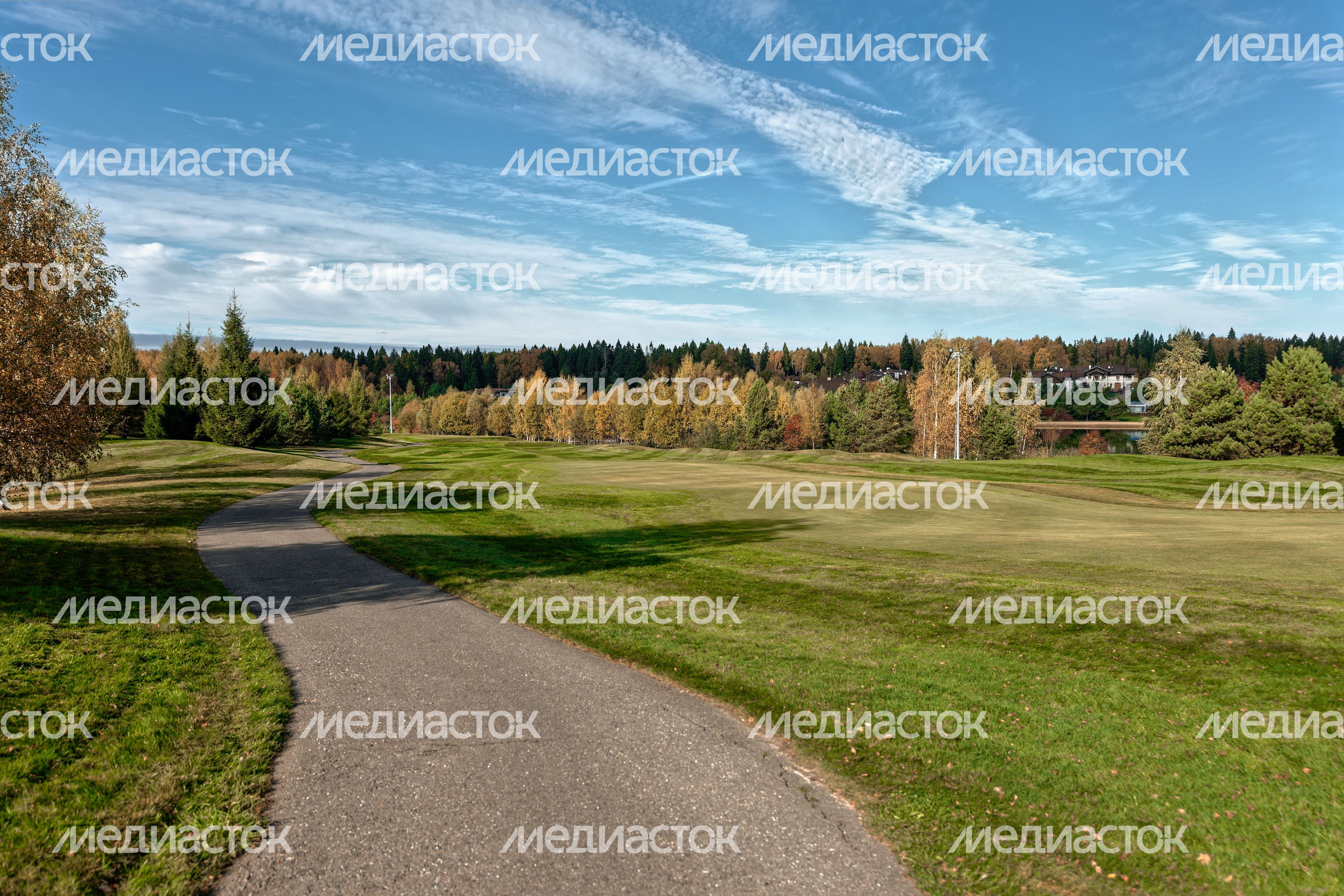 Гольф-поле клуба Dmitrov Golf Resort в Дмитровском округе Гольф-поле клуба Dmitrov Golf Resort в Дмитровском округе