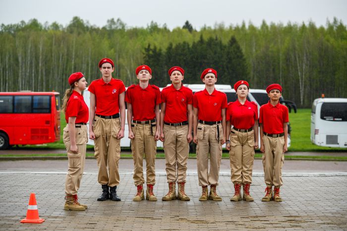 Военно-патриотическая игра «Юнармия, вперед!», посвященная Дню Победы, в Горках Ленинских