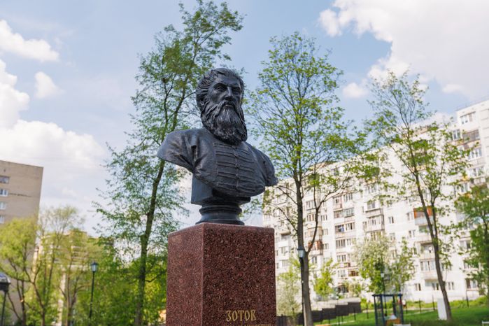 Памятник Никите Моисеевичу Зотову - основателю усадьбы Лыткарино в XVIII веке