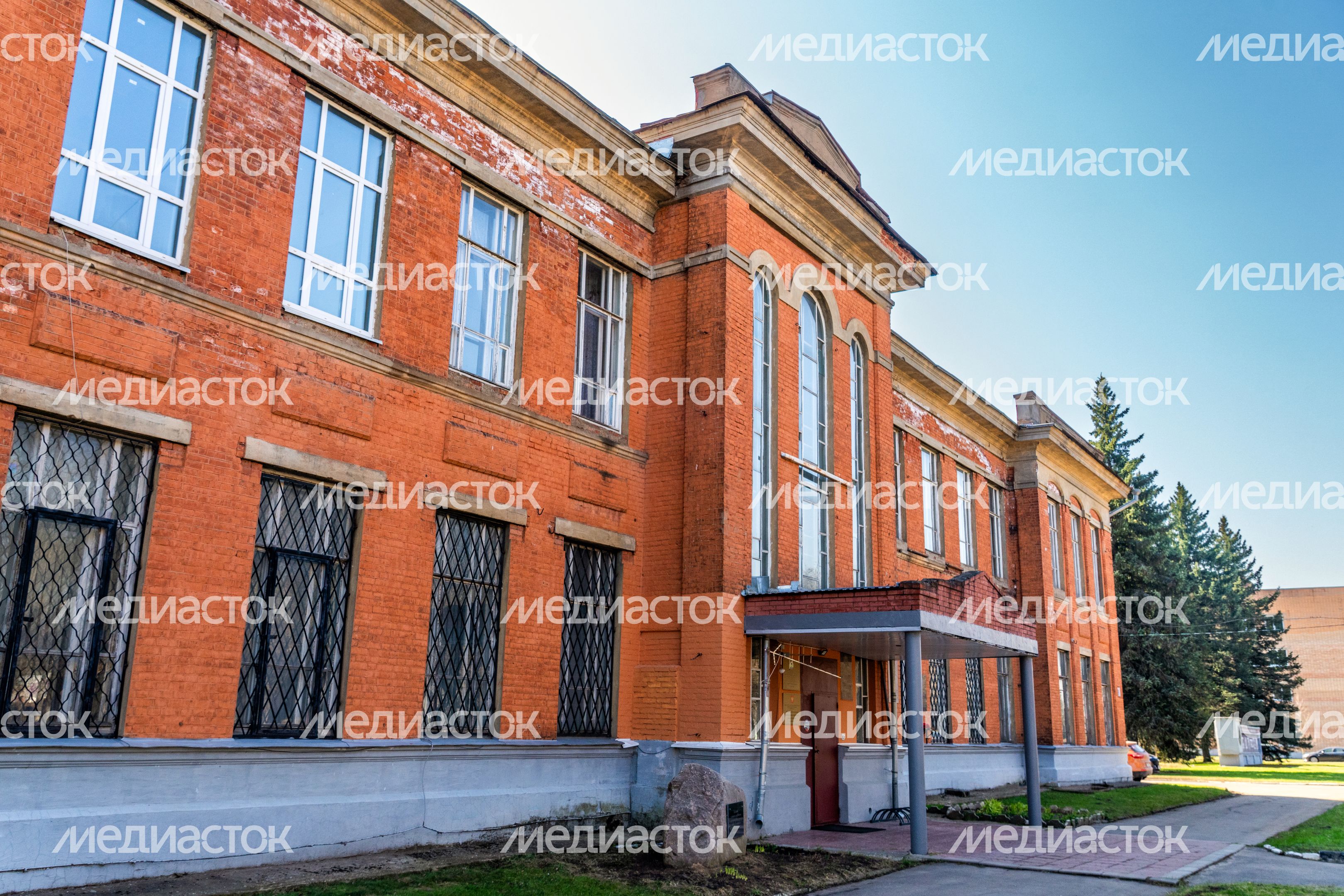 Памятный камень в честь основателя Государственного Лугового института В. Р. Вильямса в Лобне Памятный камень в честь основателя Государственного Лугового института В. Р. Вильямса в Лобне