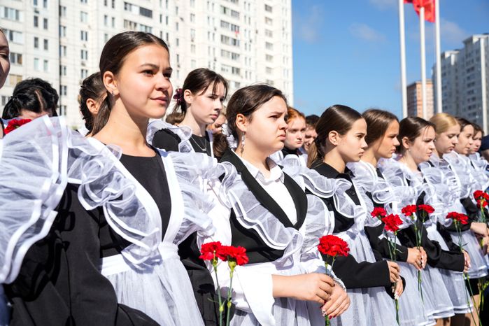 Мемориальную доску Героя РФ Артема Щукина открыли в подольской школе №30