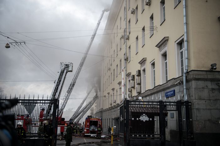 Пожар в здании Минобороны РФ в Москве
