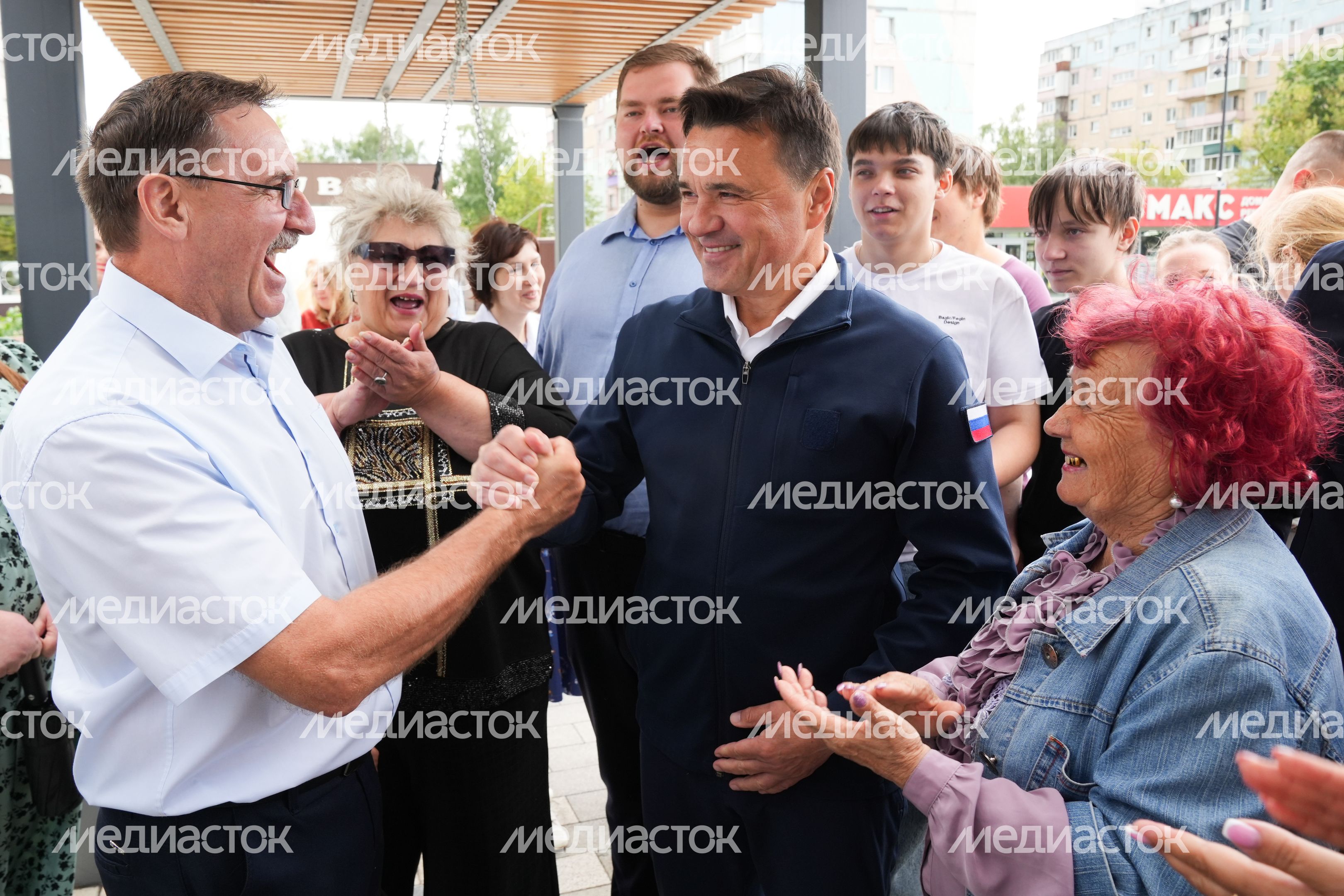 Андрей Воробьев проверил благоустройство сквера "60 лет победы" в Егорьевске