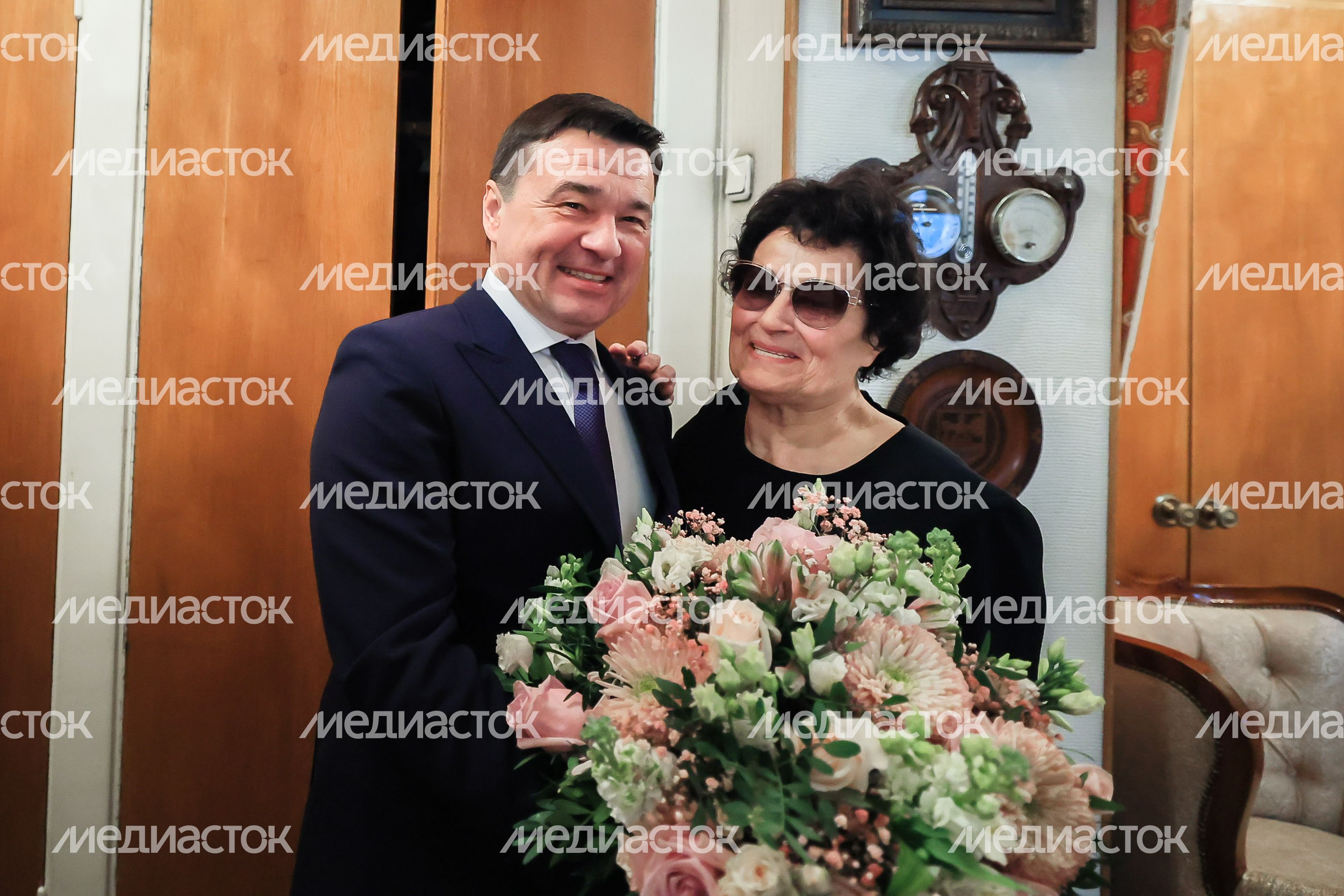 Посещение губернатором космонавта первого отряда