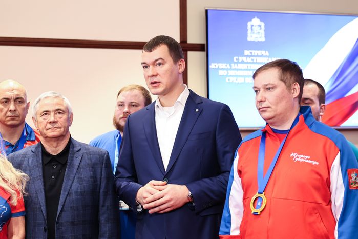 Андрей Воробьёв поздравил команду по следж-хоккею «Гвардия» с победой