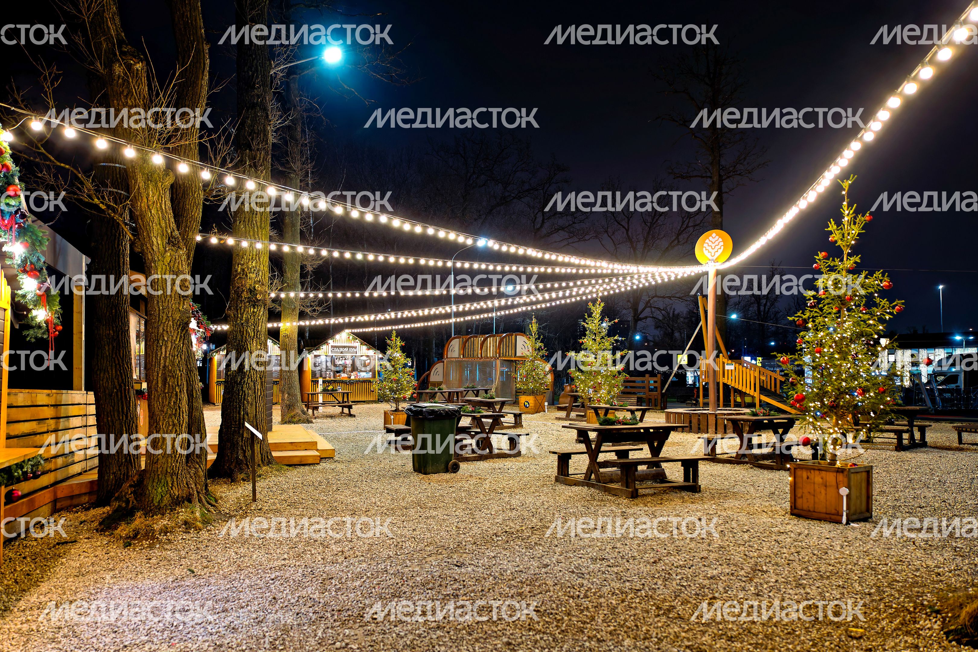 Торговля в Одинцовском парке спорта, культуры и отдыха создает новогоднее настроение Торговля в Одинцовском парке спорта, культуры и отдыха создает новогоднее настроение