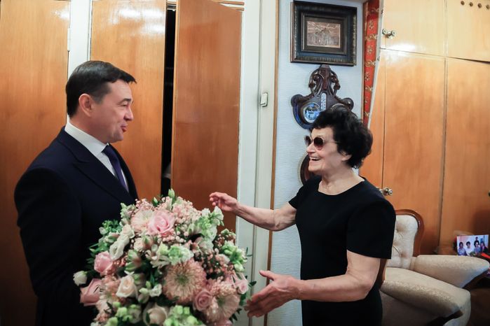 Посещение губернатором космонавта первого отряда