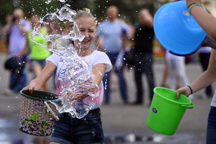 Флешмоб «Большая водная битва» на ВДНХ