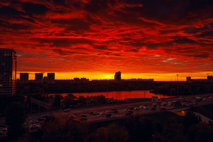 Огненный осенний закат в Подмосковье