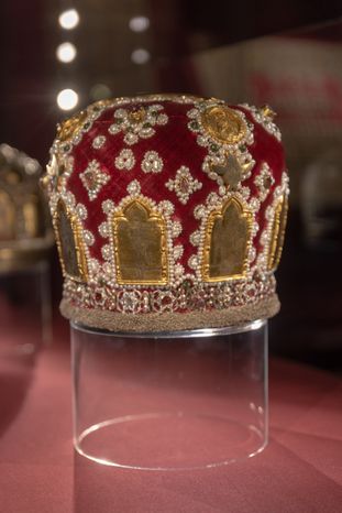 Ризница. Экспозиция Реликвия и сокровища Троице-Сергиева монастыря XI-XVII веков