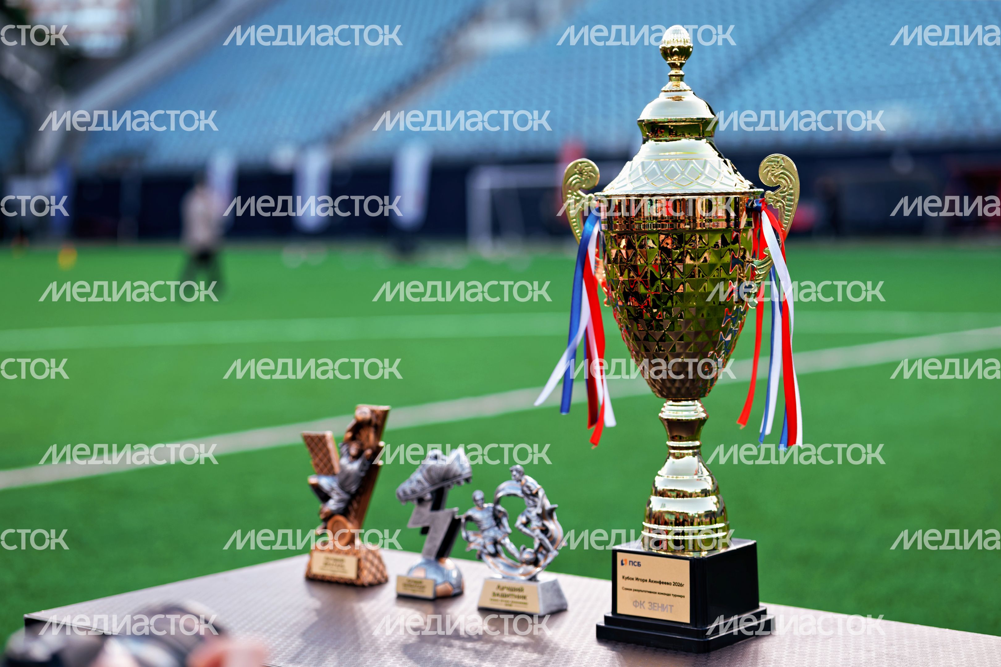 Кубки победителей детского футбольного турнира «Кубок Акинфеева» 2026 на «Арене Химки»