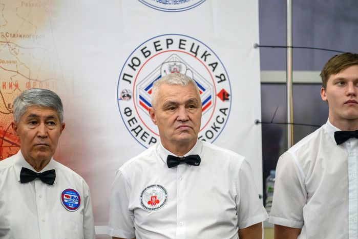 Судья соревнований по боксу в Люберцах, посвященных разгрому немецко-фашистских войск под Москвой