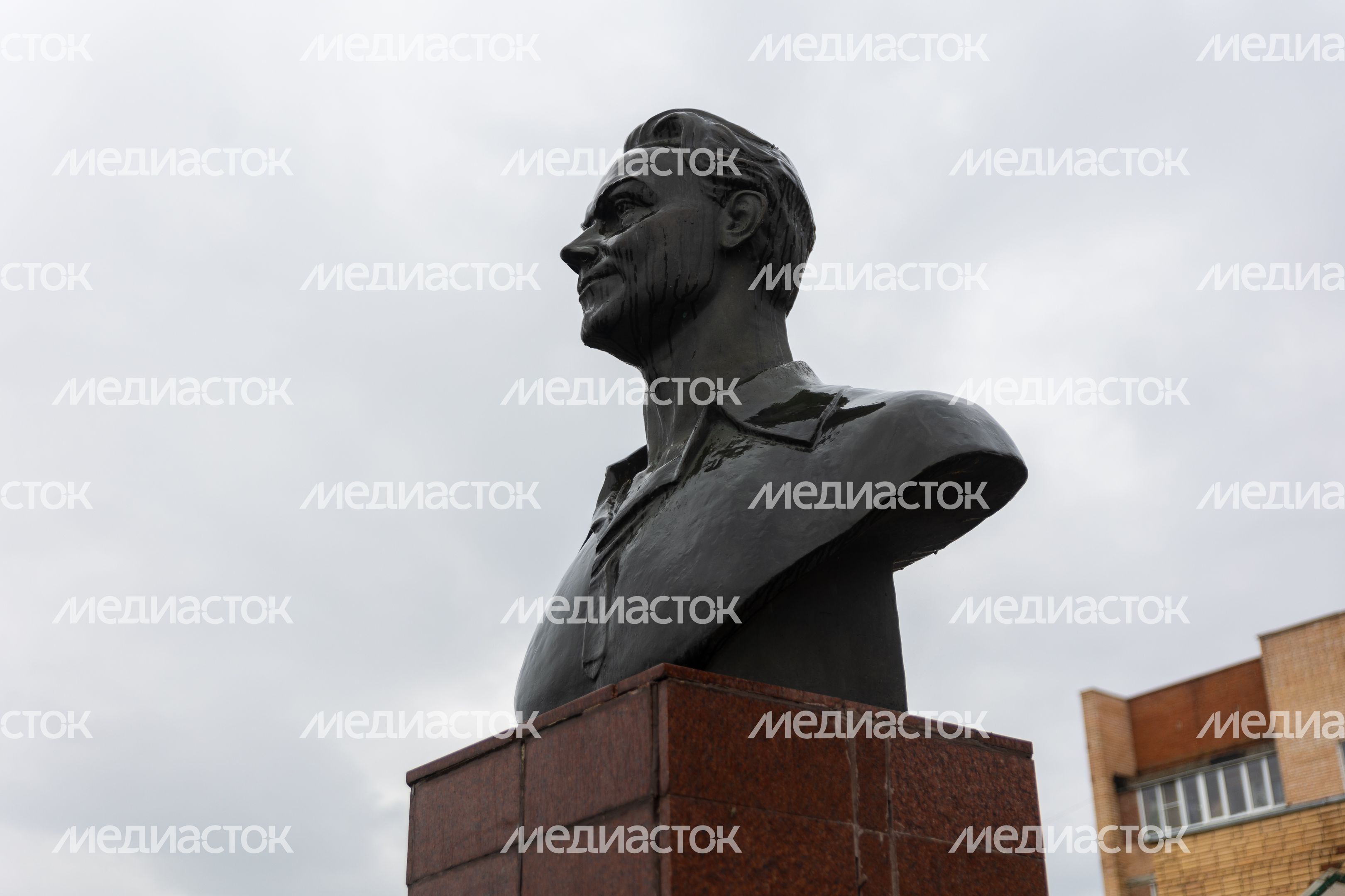 Памятник Сергею Столярову