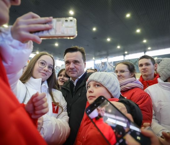 Андрей Воробьев навестил пилотажные группы на авиабазе в Кубинке
