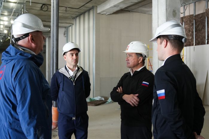 Андрей Воробьев проверил ход строительства многопрофильной больницы в Балашихе