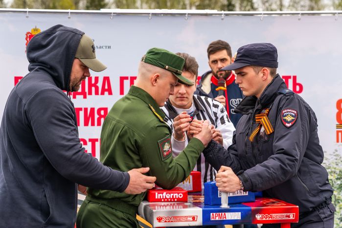 Торжественная высадка масштабного геоглифа к 80-летию Победы