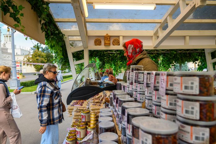 Ярмарка продуктов питания, произведенных в Подмосковье, на гастрономическом фестивале «Вкусы России» 2026 на ВДНХ