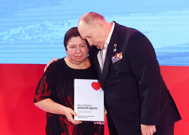 Награждение победителей XIII губернаторской премии "Мы рядом. Доброе дело"