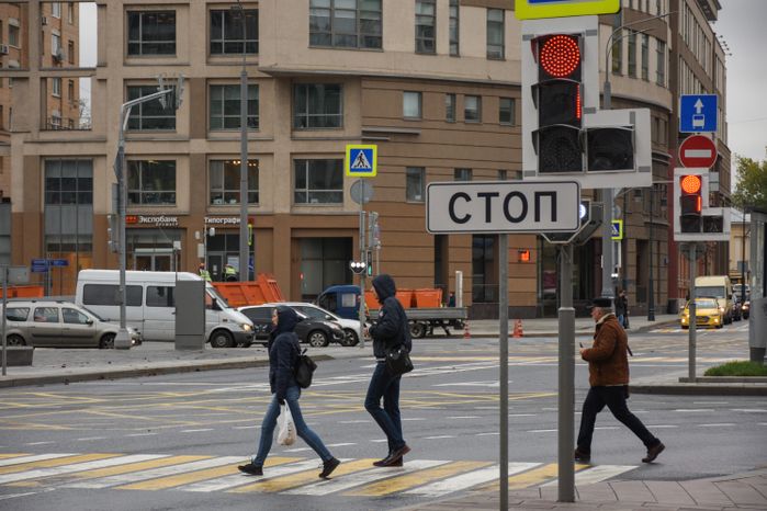 Повседневная жизнь города в Москве осенью