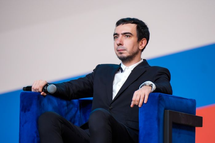 Пранкеры Вован и Лексус выступают перед гостями форума "На государственной службе"