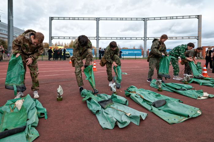 Навыки начальной военной подготовки показали школьники в военно-патриотической игре «Наследники Победы» в Подольске