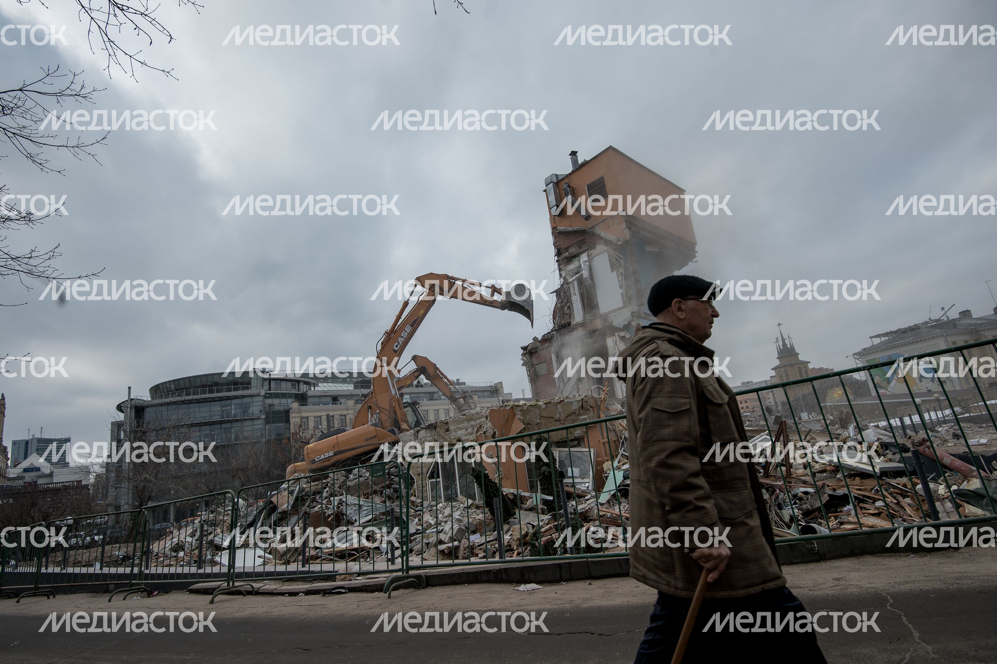 Снос самостроя у станции метро Баррикадная в Москве