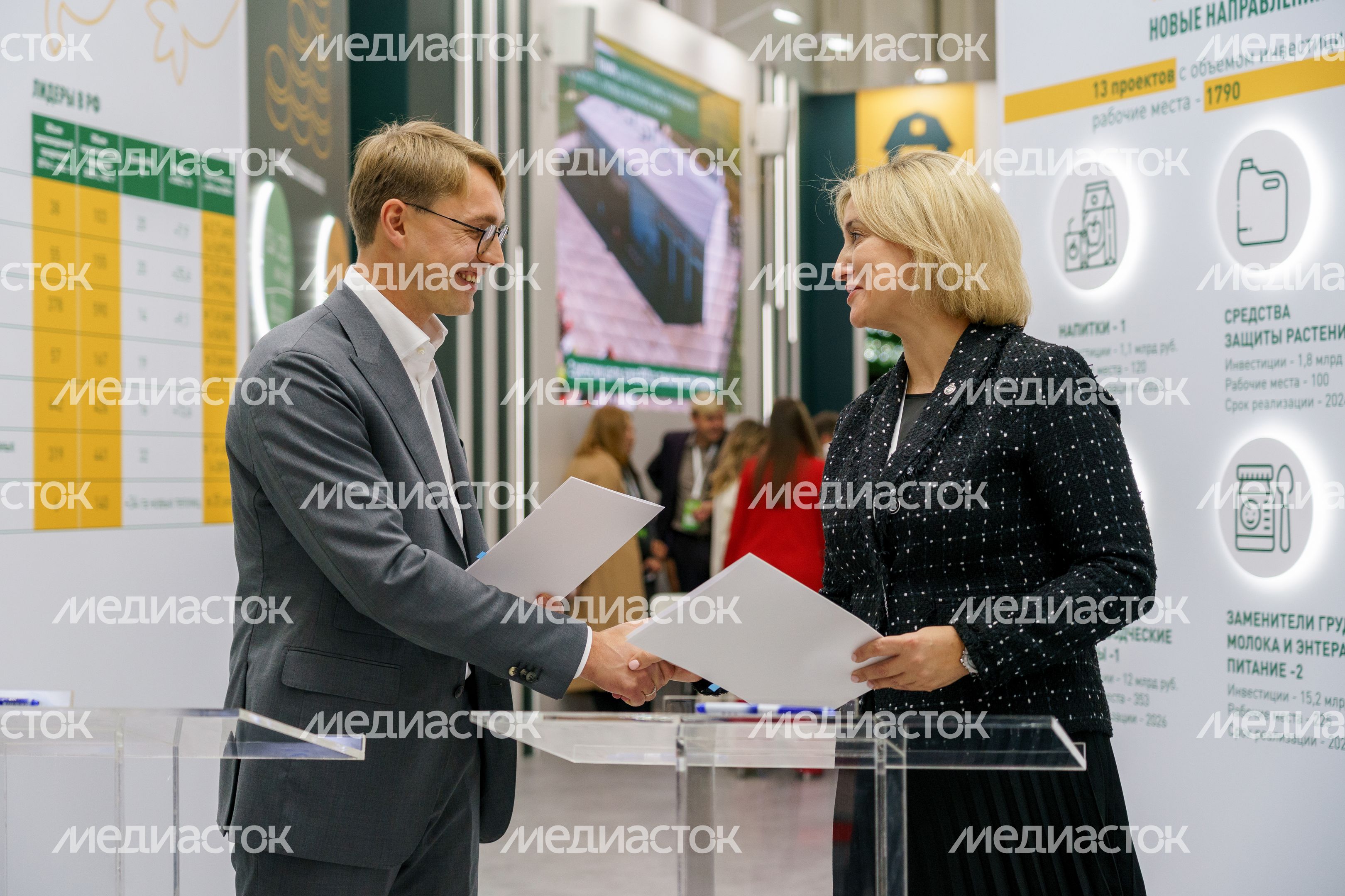 Министр сельского хозяйства и продовольствия Московской области Сергей Двойных подписал соглашение с руководителем ФГБУ «Агрохимическая служба России» Министр сельского хозяйства и продовольствия Московской области Сергей Двойных подписал соглашение с руководителем ФГБУ «Агрохимическая служба России»