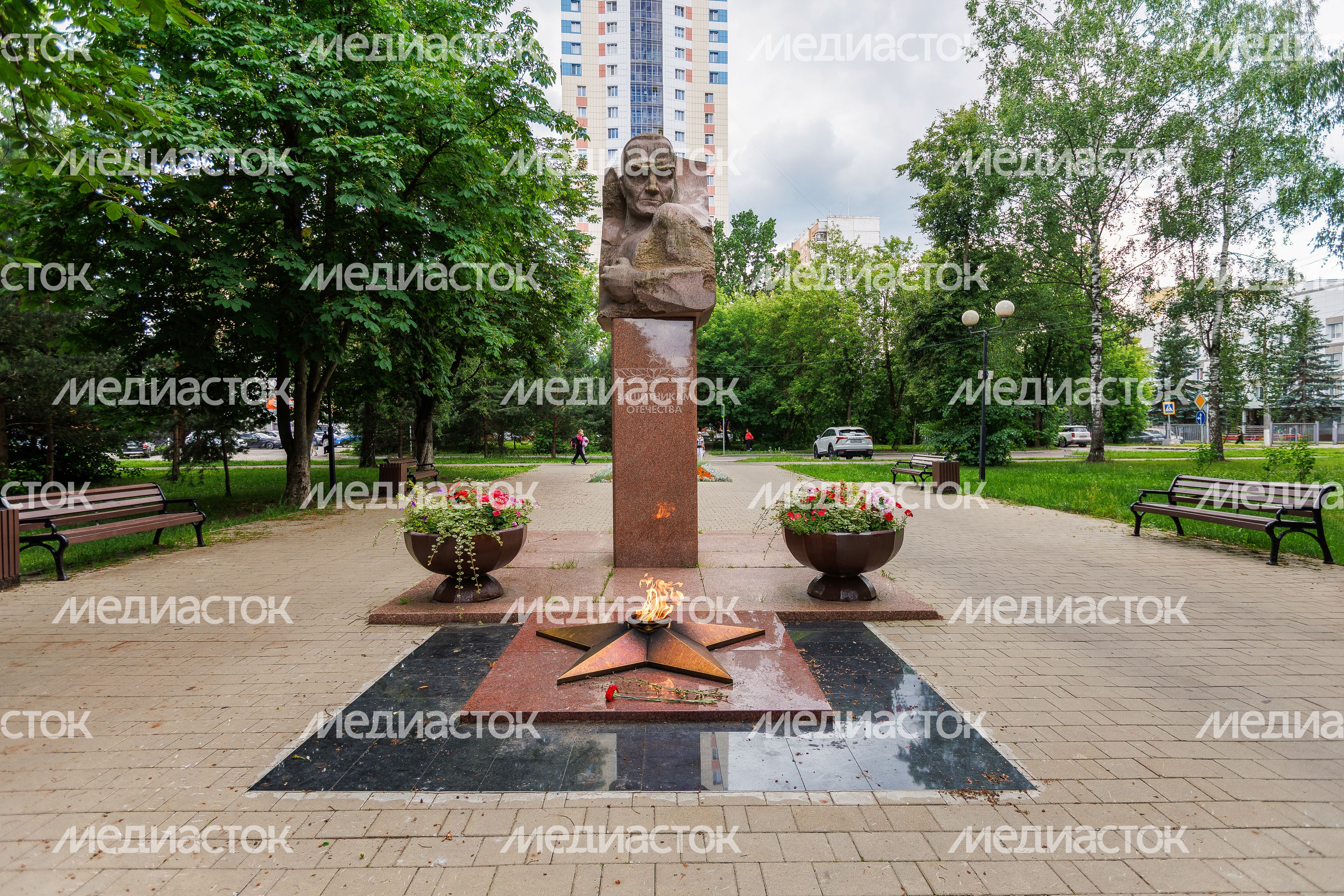 Мемориал «Вечный огонь» на Лесной улице в микрорайоне Юбилейный города Королева Мемориал «Вечный огонь» на Лесной улице в микрорайоне Юбилейный города Королева