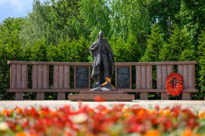 Мемориал погибшим в Великой Отечественной войне жителям Лосино-Петровского на территории Никольского парка