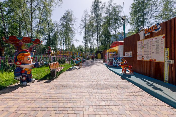 Аттракционы в Центральном парке культуры и отдыха «Пушкинский» в Пушкино летом