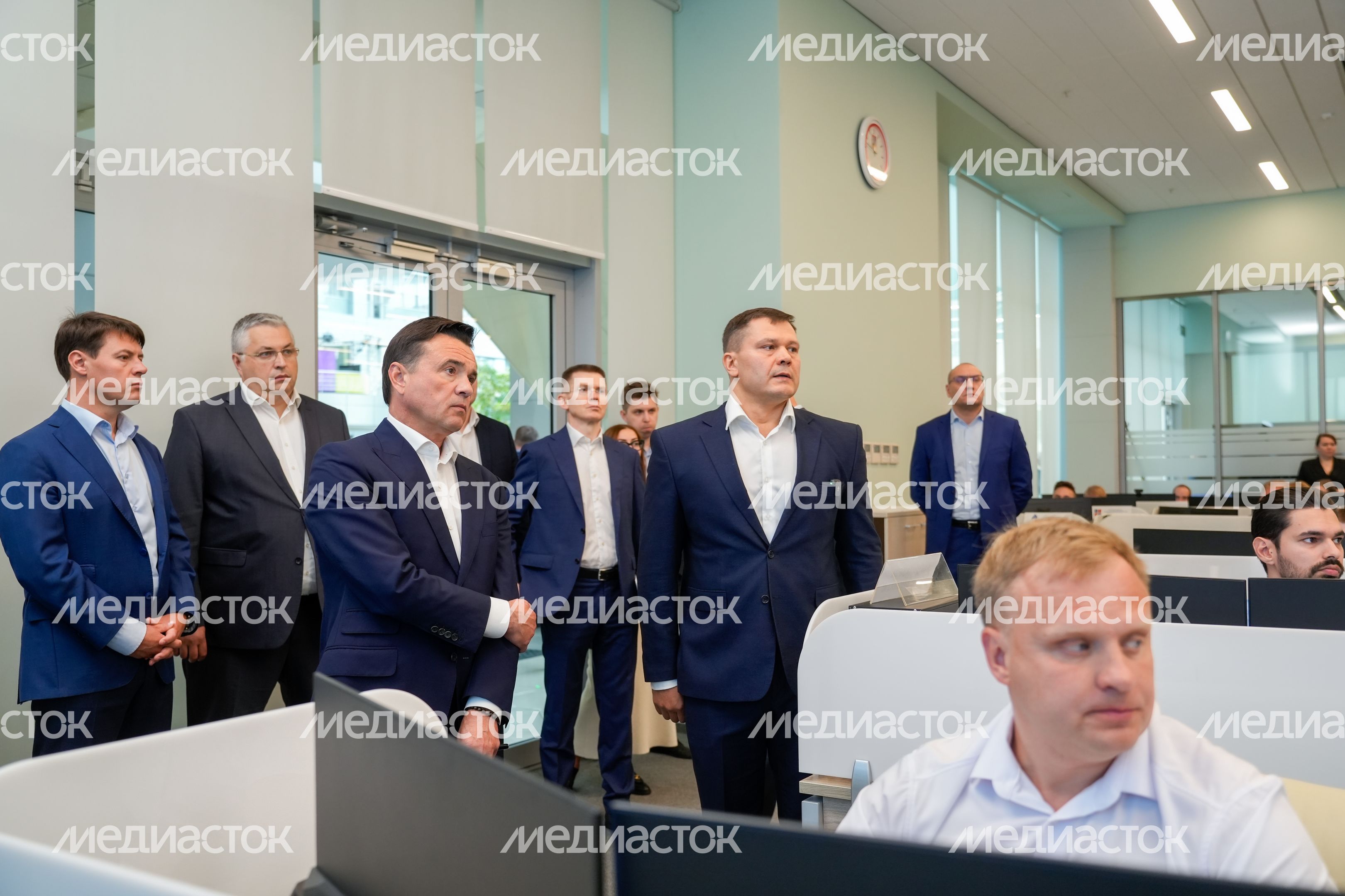 Андрей Воробьев посетил единый центр управления ЖКХ региона Андрей Воробьев посетил единый центр управления ЖКХ региона