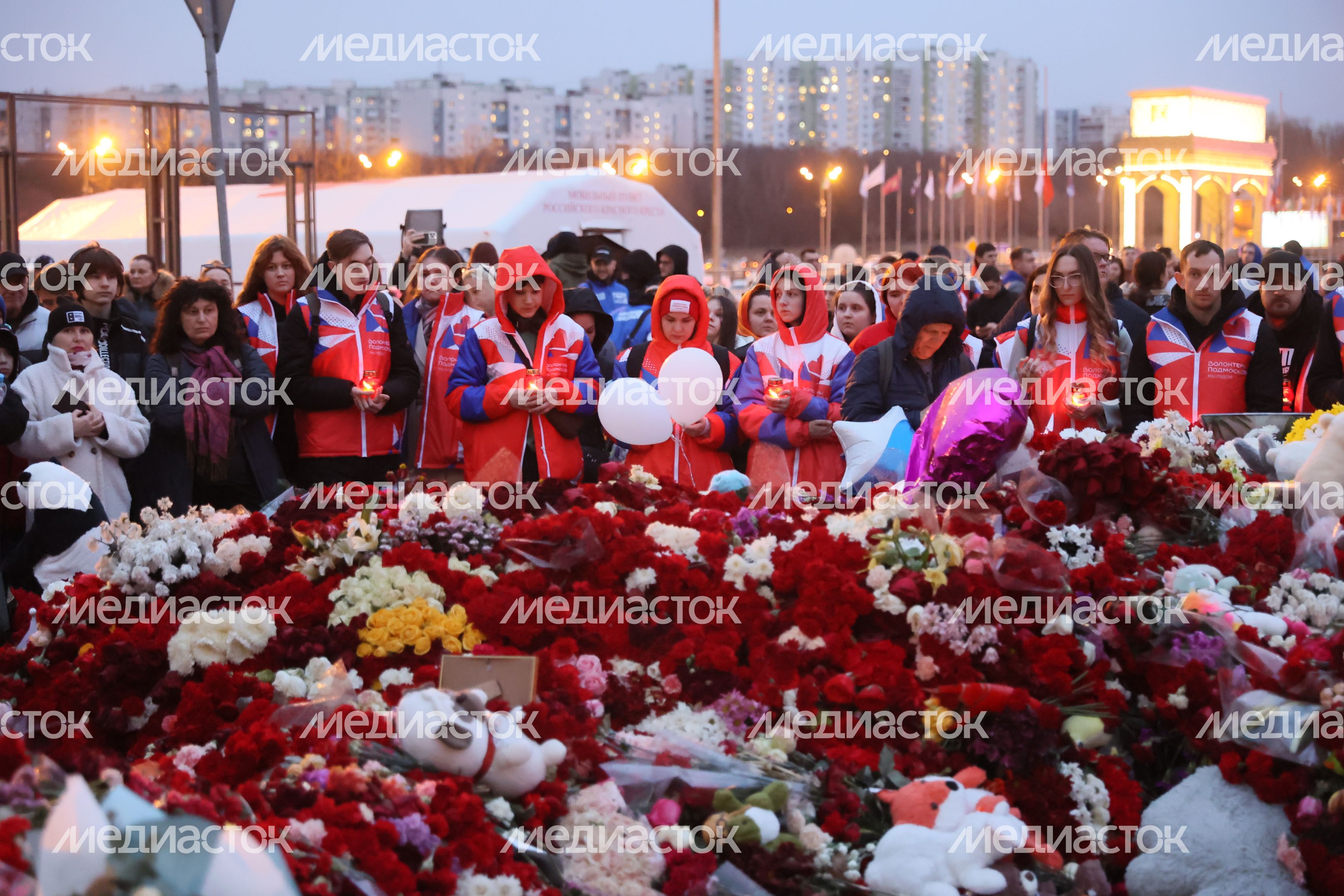 Акция памяти "Журавли" прошла на девятый день после теракта в "Крокус Сити Холле"