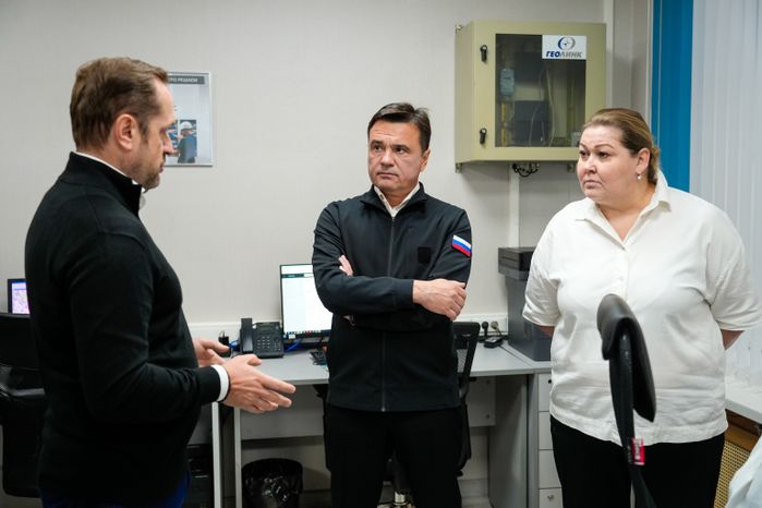 Андрей Воробьев пообщался с сотрудниками ЕДЦ "Химкинского водоканала"
