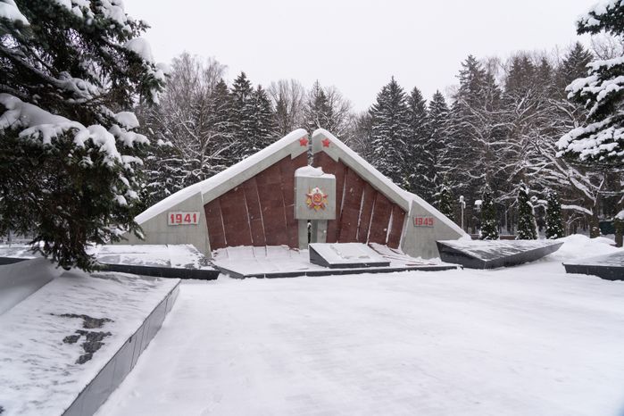Памятник воинам, погибшим в Великой Отечественной войне, в поселке Селятино
