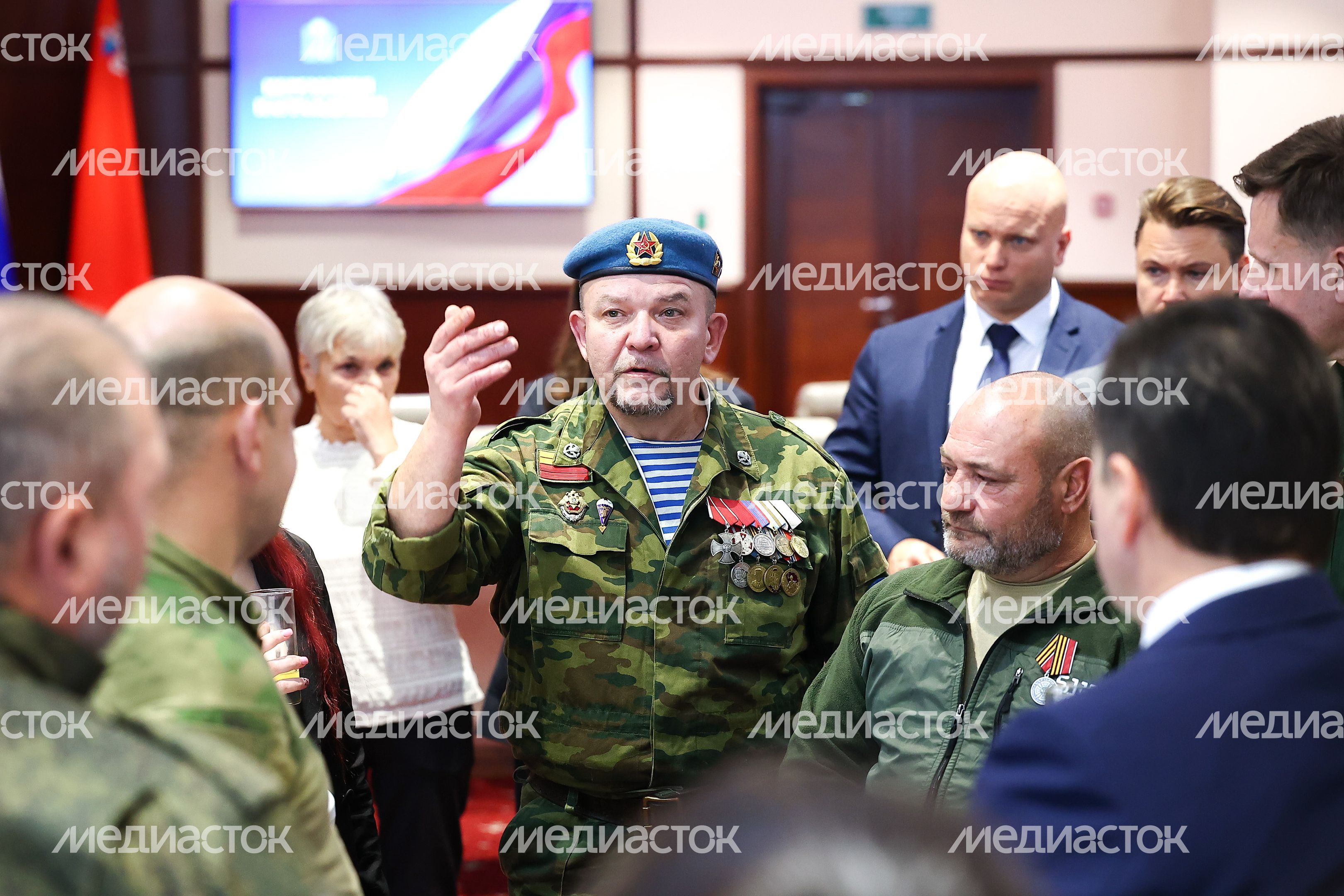 Награждение добровольцев из отряда «БАРС» Губернатором Подмосковья